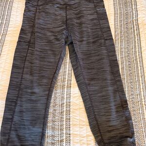 Womens Black & Gray Striped Active Capri Leggings